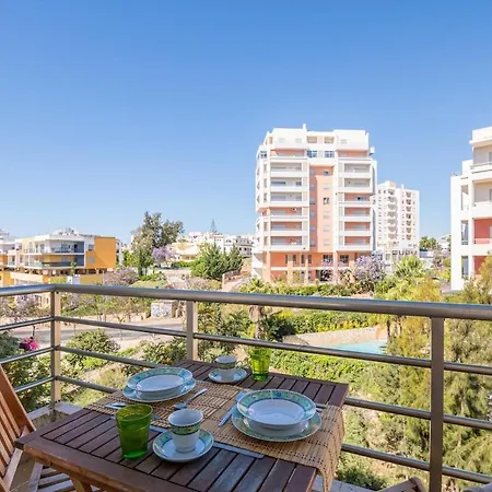 Golfinho Apartment *